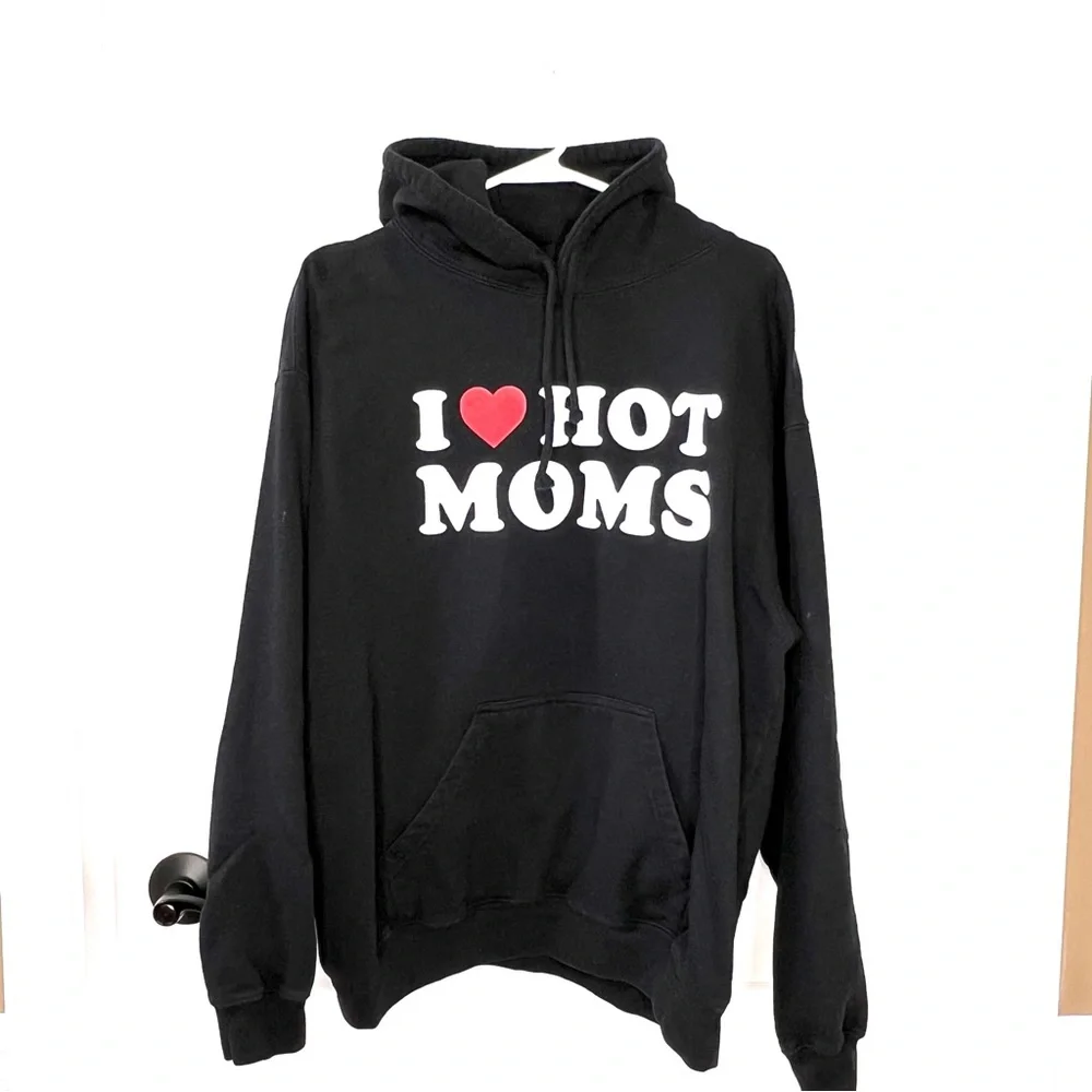 ⭐️ I Love ❤️ Hot Moms Graphic Black Sweatshirt Pullover Hoodie Size LARGE